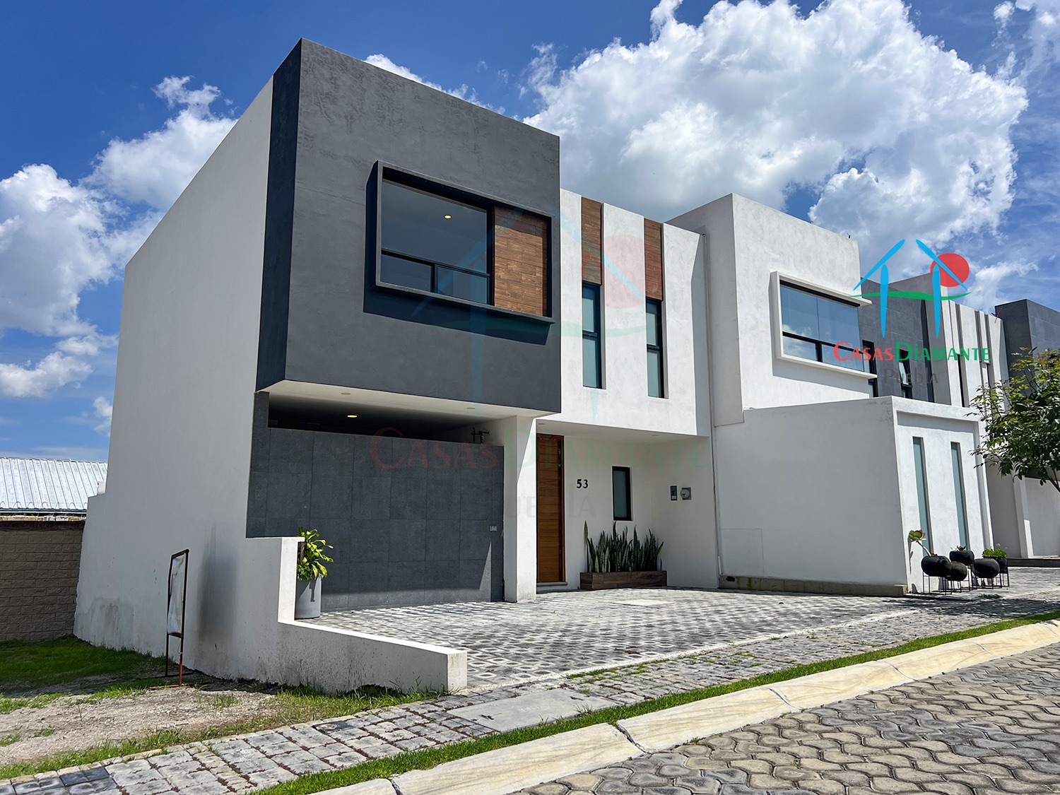 Parque Aguascalientes Casa Hugo EC - Fachada 2